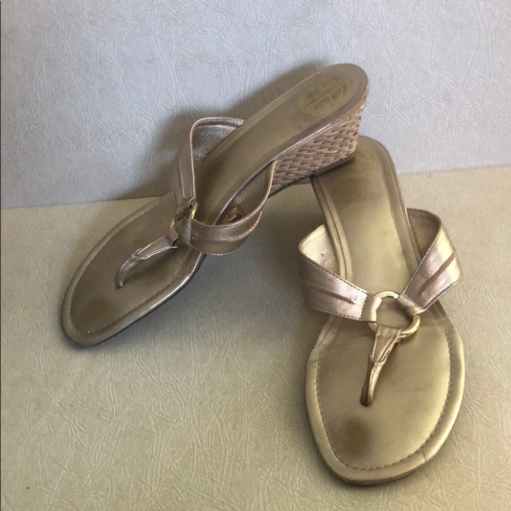 Lilly Pulitzer Gold Thong Sandals with heel